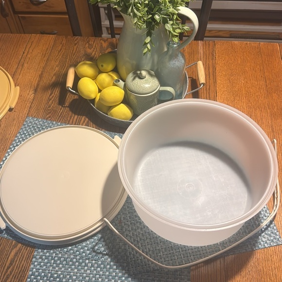 Vintage Tupperware Large Cake Keeper with handle - Picture 4 of 6